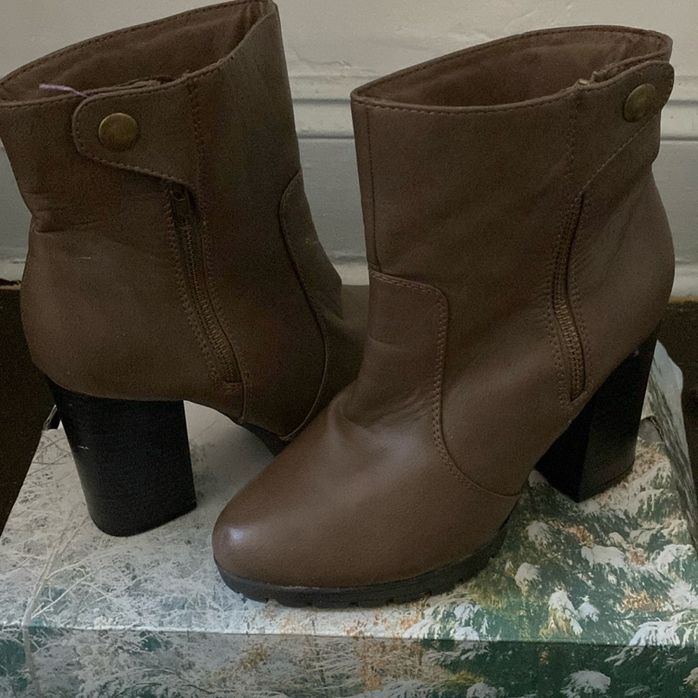 Heeled boot